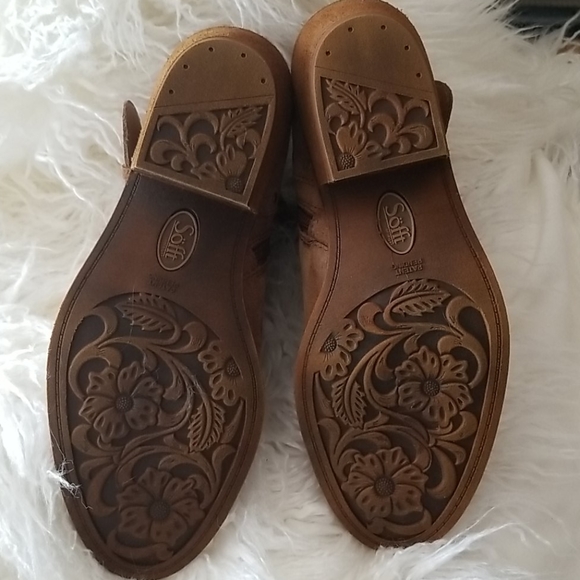 Boots - Picture 2 of 4